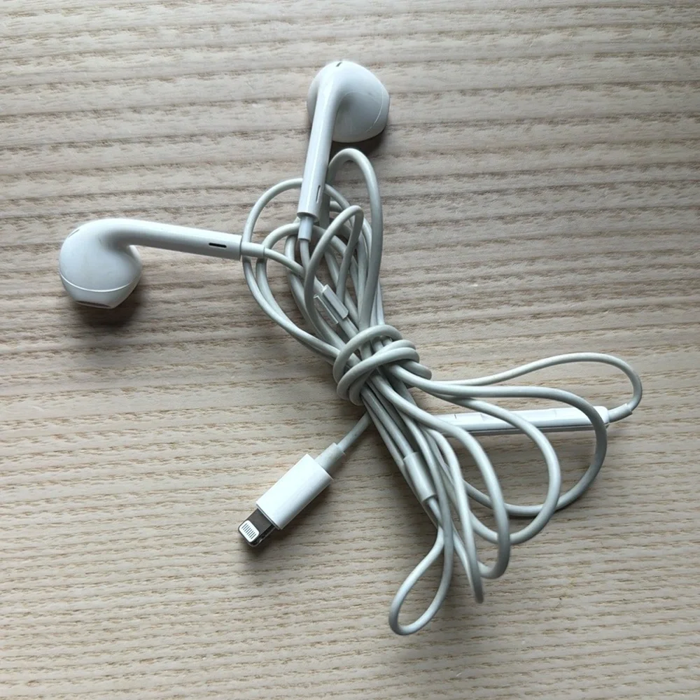 Apple EarPods with Lightning Connector
